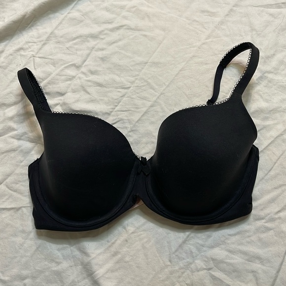 Victoria's Secret Other - Victoria’s Secret black bra SZ 32DDD | body by Victoria, lined